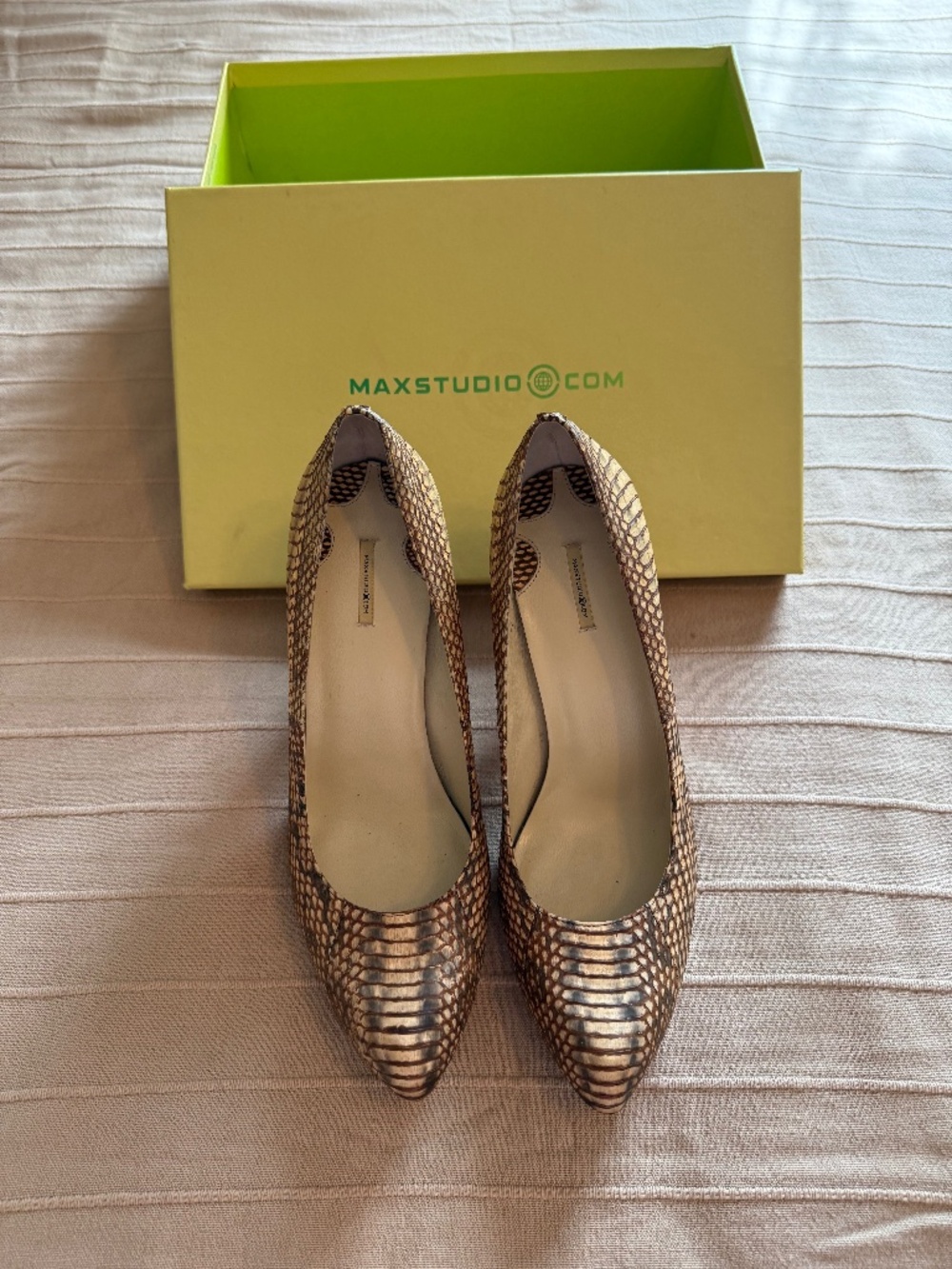 MAX STUDIO BLAKELY LEATHER PUMPS, SIZE 9